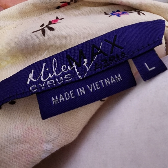 💥Clearance💥 Miley Cyrus Top Size L (Juniors) - Picture 5 of 6